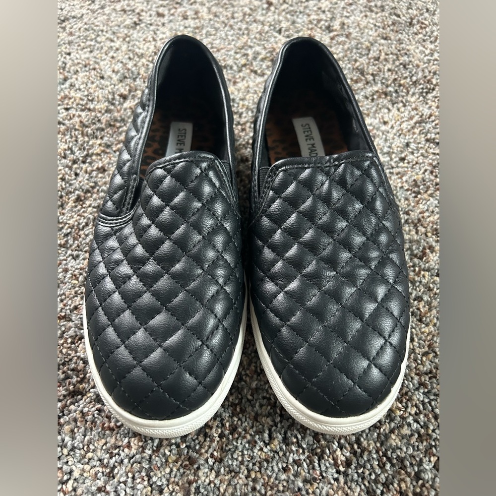 Steve Madden Size 5 Slip On Sneakers- Black
